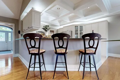 136 Snively St, Richmond Hill, ON L4E 3E8