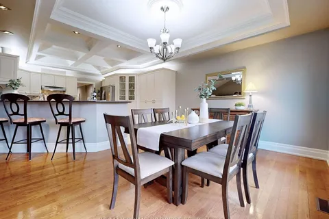 136 Snively St, Richmond Hill, ON L4E 3E8