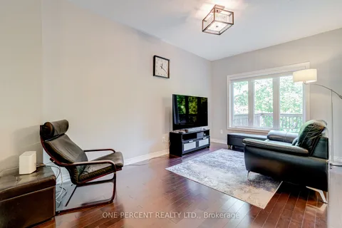 707 John Cole Crt, Newmarket, ON L3Y 5V7