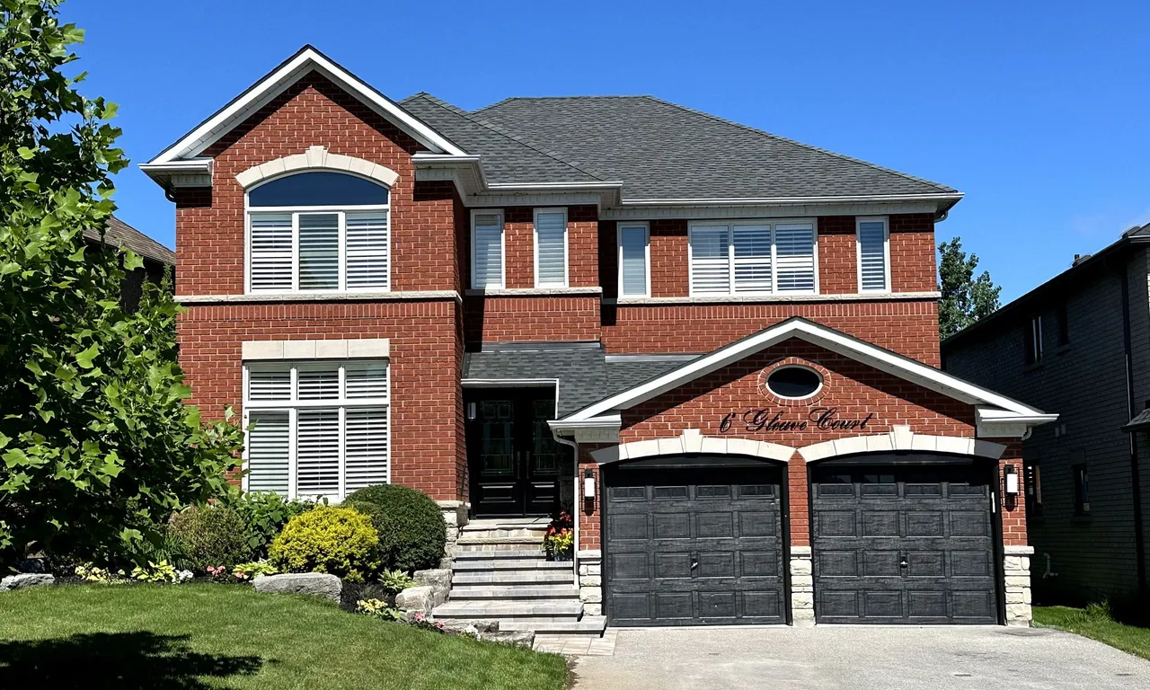 6 Gleave Crt, Aurora, ON L4G 7L9