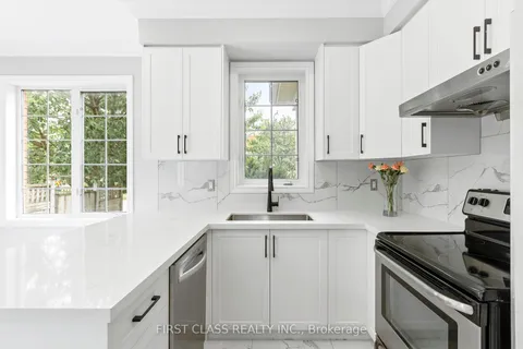 72 Perivale Gdns, Aurora, ON L4G 7P8