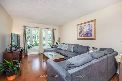 35 Cristina Cres, Vaughan, ON L4L 7X1