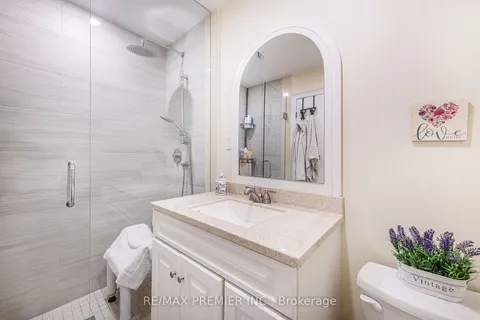 35 Cristina Cres, Vaughan, ON L4L 7X1