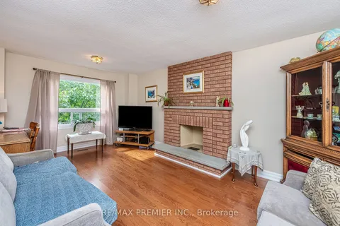 35 Cristina Cres, Vaughan, ON L4L 7X1