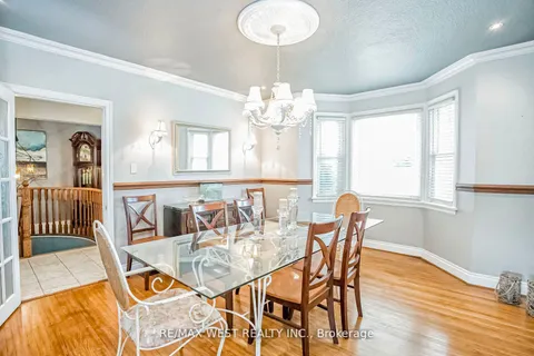 204 Simcoe Rd, Bradford West Gwillimbury, ON L3Z 1Y9