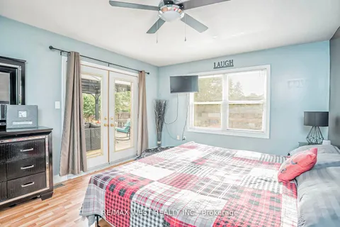 204 Simcoe Rd, Bradford West Gwillimbury, ON L3Z 1Y9