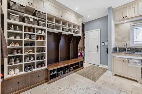56 Sandbanks Dr, Richmond Hill, ON L4E 4K7