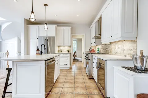 9 Port Rush Tr, Markham, ON L6C 2A1