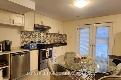2768 Davis Dr, East Gwillimbury, ON L3Y 4W1