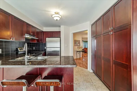 77 West Park Ave, Bradford West Gwillimbury, ON L3Z 0A7