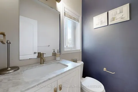 135 Courtland Cres, East Gwillimbury, ON L9N 0B1