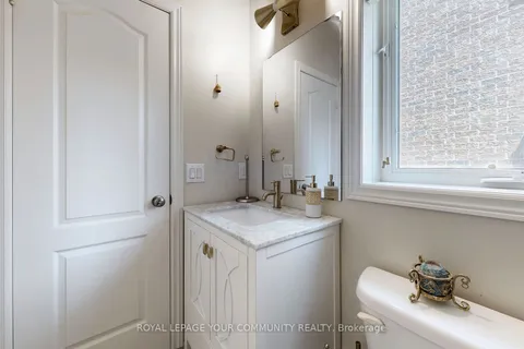 135 Courtland Cres, East Gwillimbury, ON L9N 0B1