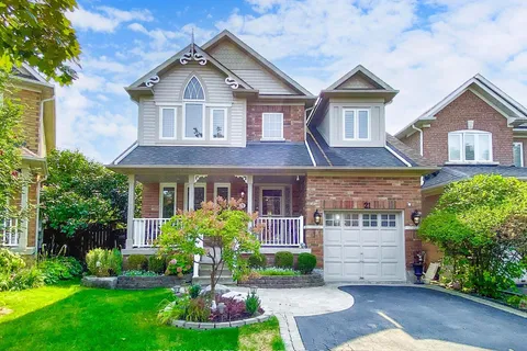 21 Watkins Glen Cres, Aurora, ON L4G 7P3