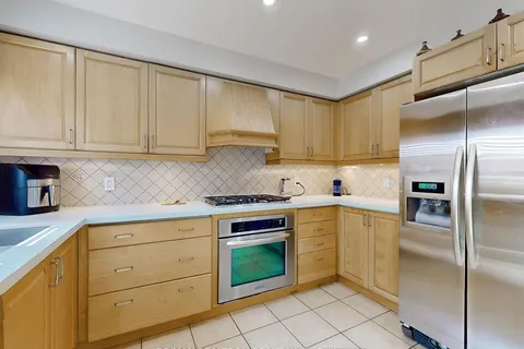 21 Watkins Glen Cres, Aurora, ON L4G 7P3