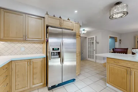 21 Watkins Glen Cres, Aurora, ON L4G 7P3