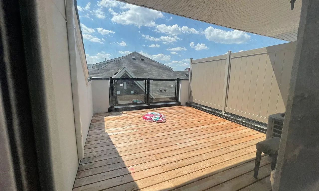 Condo Townhouse kitchen at 21 Frederick Wilson Ave Markham