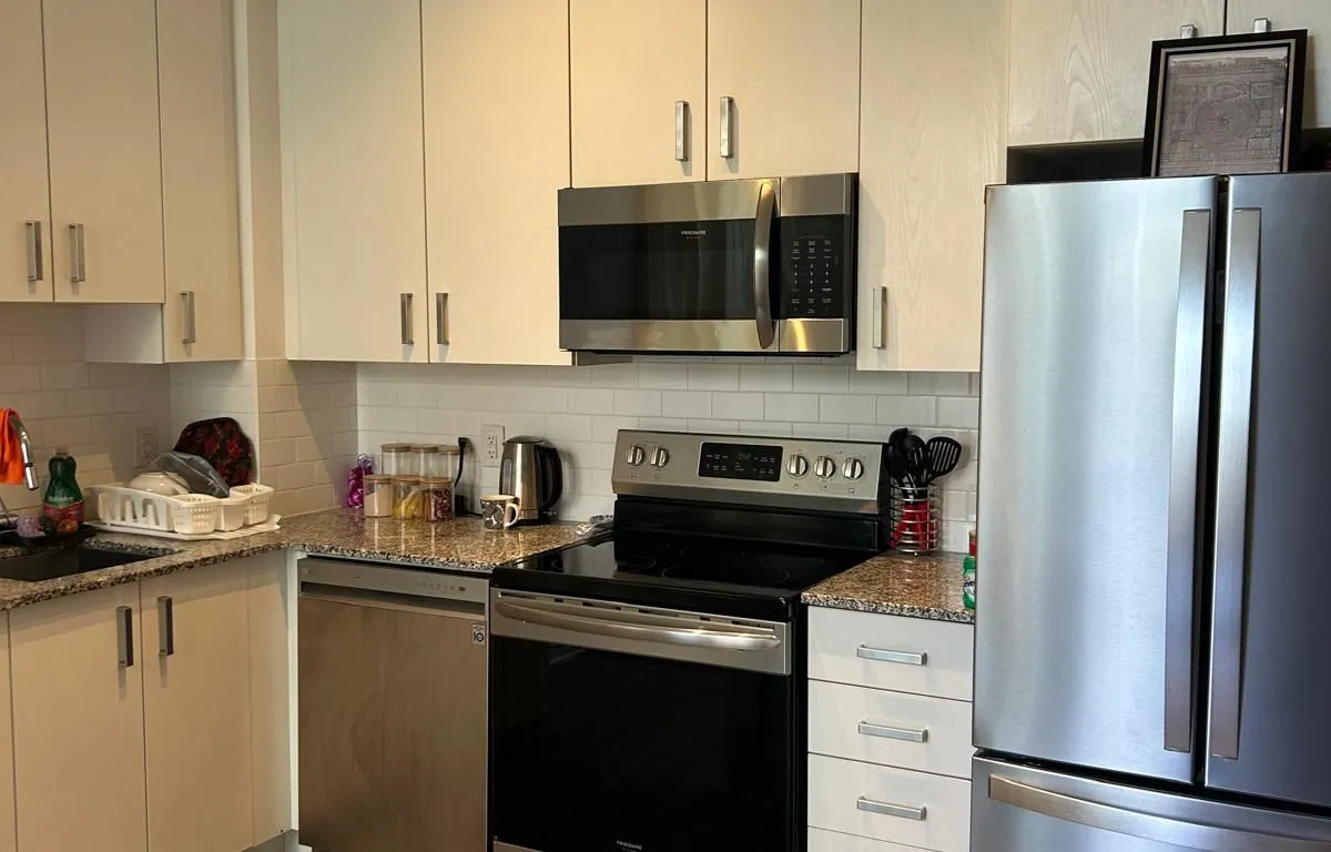 Condo Apt interior view at 11611 Yonge St Richmond Hill