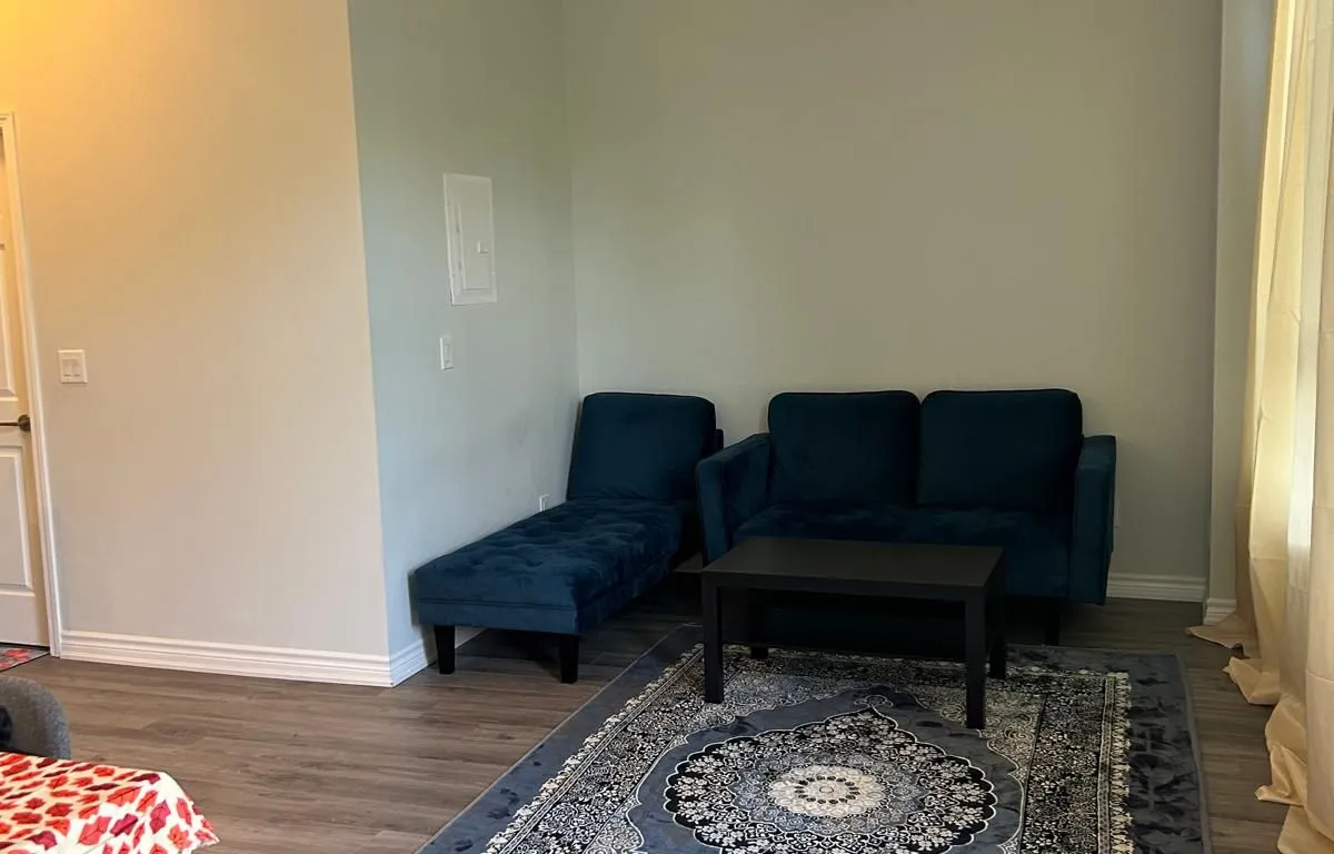 Condo Apt kitchen at 11611 Yonge St Richmond Hill