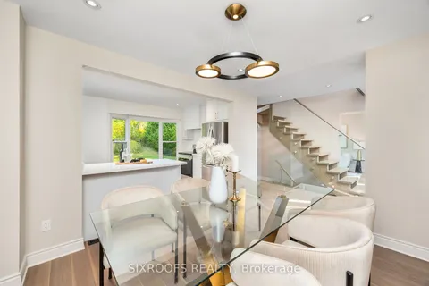 143 Glenway Circ, Newmarket, ON L3Y 7S3
