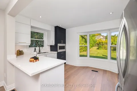 143 Glenway Circ, Newmarket, ON L3Y 7S3