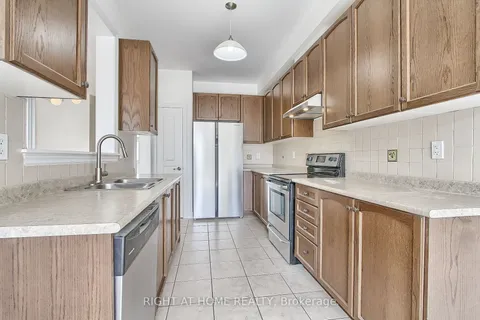 63 Paper Mills Cres, Richmond Hill, ON L4E 0V4