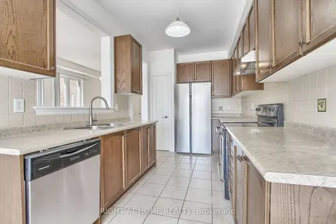 63 Paper Mills Cres, Richmond Hill, ON L4E 0V4