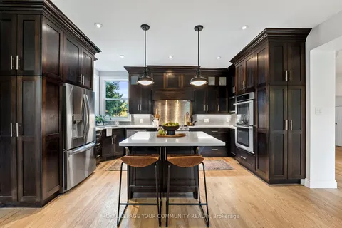 169 King St, Uxbridge, ON L9P 1B2