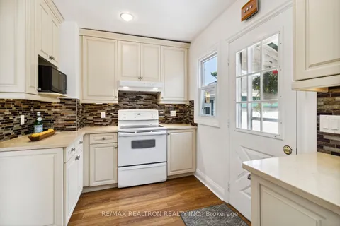 771 Queen St, Newmarket, ON L3Y 2J4