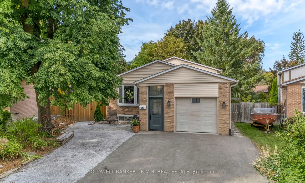 249 Lloyd Ave, Newmarket, ON L3Y 5L4