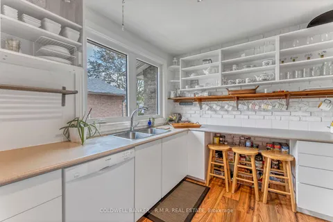 249 Lloyd Ave, Newmarket, ON L3Y 5L4