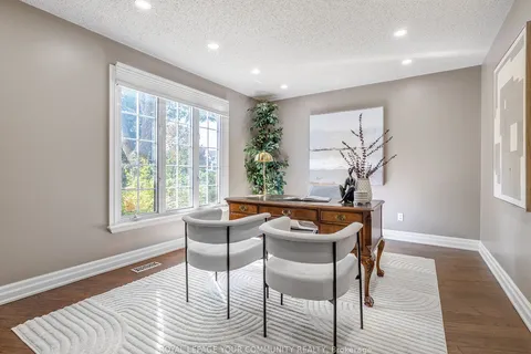 208 Burton Grve, King, ON L7B 1C7