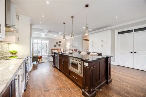 26 St. George St, Georgina, ON L0E 1L0