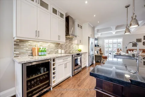 26 St. George St, Georgina, ON L0E 1L0