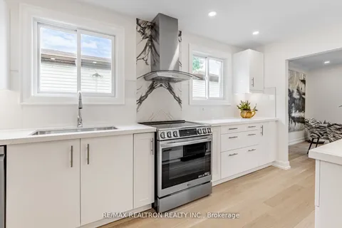 4 Plaisance Rd, Richmond Hill, ON L4C 5B5