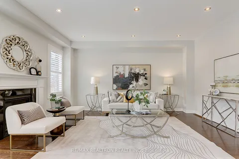 71 Collier Cres, Markham, ON L6E 0E7