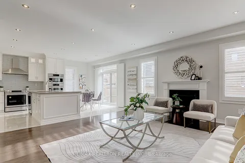 71 Collier Cres, Markham, ON L6E 0E7