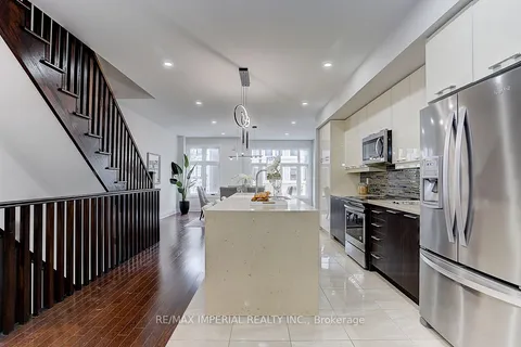 27 Mcgurran Lane, Richmond Hill, ON L4B 0G8