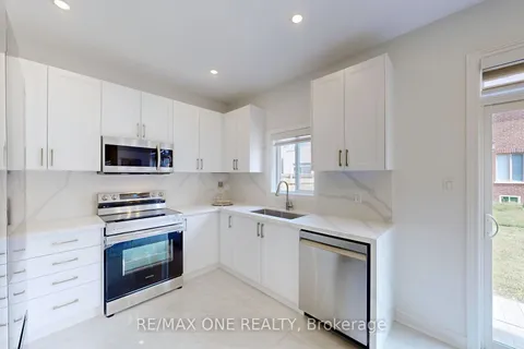 22 Bostock Dr, Georgina, ON L4P 0C2