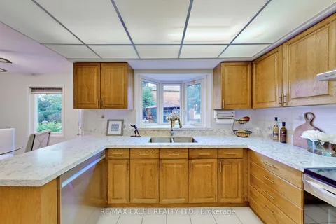 69 Nadine Cres, Markham, ON L3R 7Y7