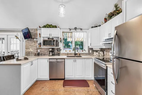 69 Dorothy Ave, Georgina, ON L0E 1R0