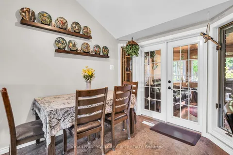 69 Dorothy Ave, Georgina, ON L0E 1R0
