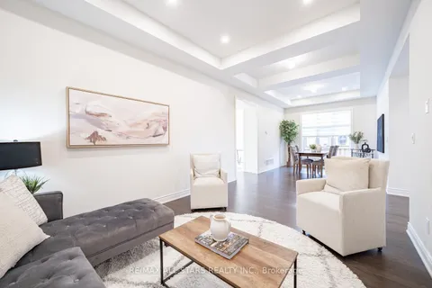 48 Joiner Circ, Whitchurch-Stouffville, ON L4A 7X4