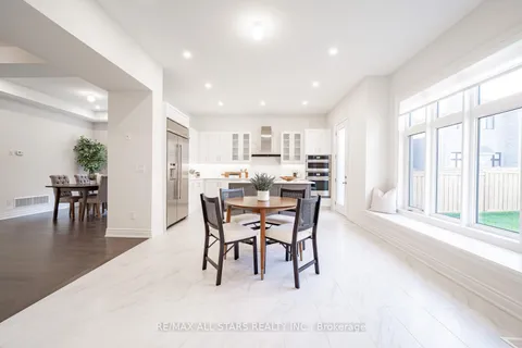 48 Joiner Circ, Whitchurch-Stouffville, ON L4A 7X4