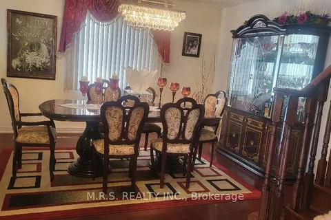 98 Gold Park Gate, Essa, ON L0M 1B4