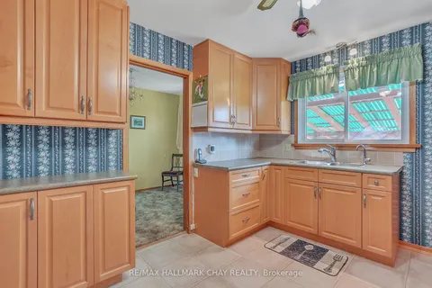 33 Hancey Cres, New Tecumseth, ON L9R 1B8