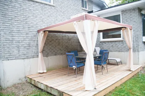 104 Crown Cres, Bradford West Gwillimbury, ON L3Z 2M2