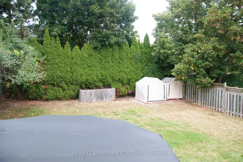 104 Crown Cres, Bradford West Gwillimbury, ON L3Z 2M2