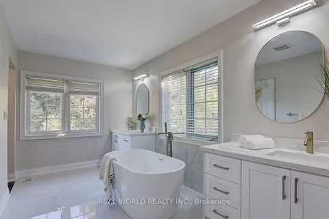 142 Riding Mountain Dr, Richmond Hill, ON L4E 0T9