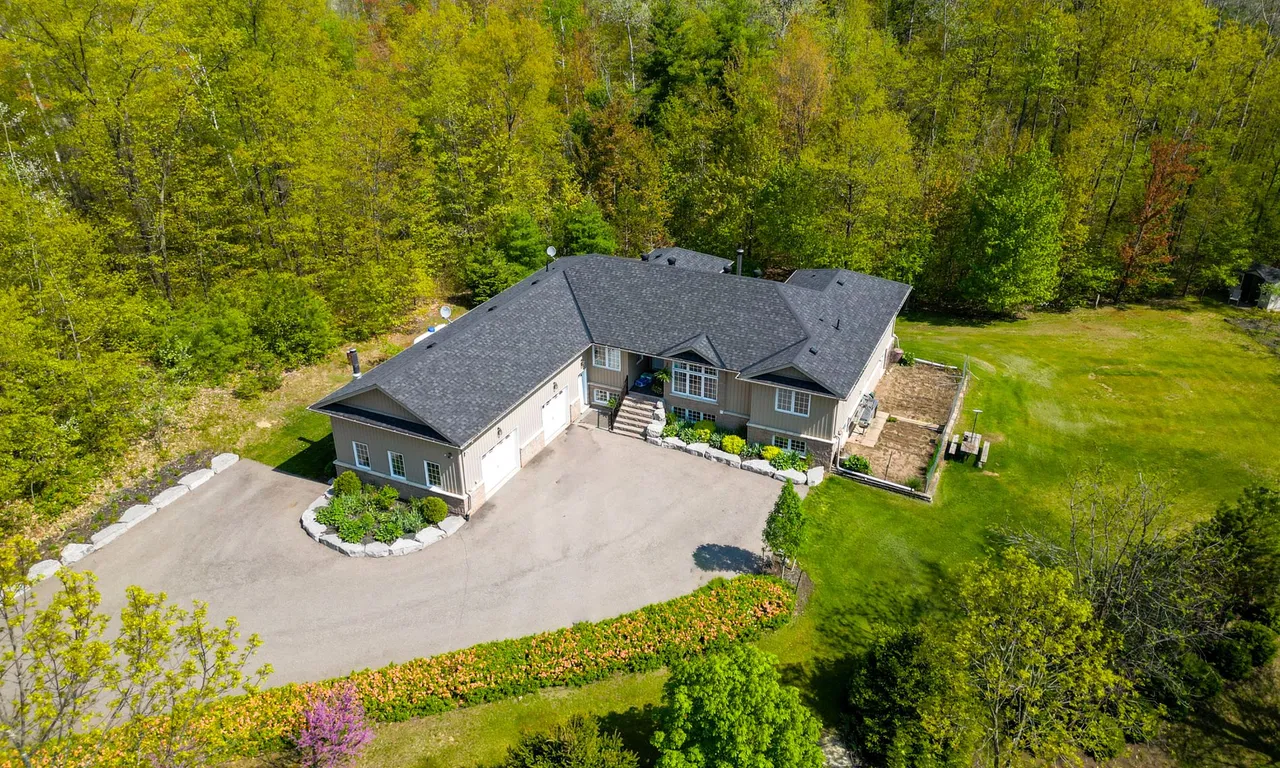 6975 Ortona Rd, Essa, ON L0M 1J0