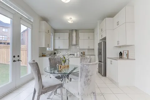 1 Frank kelly Dr, East Gwillimbury, ON L9N 0V2